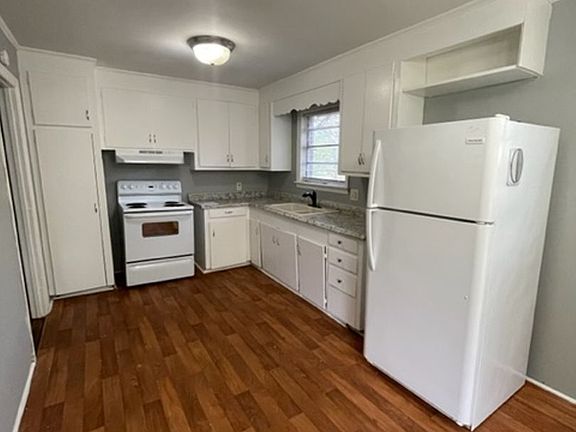 2nd image of 905 Canterbury Ct