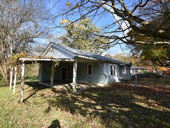3rd image of 225 Cherokee Dr NE Unit 4