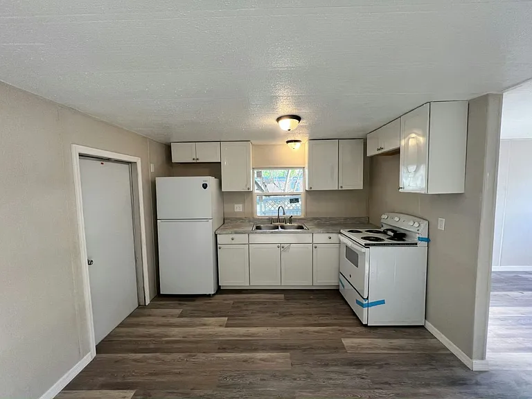 Auburndale Estates — Photo 13