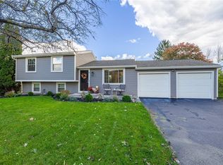 4 Reddick Ln, Rochester, NY 14624
