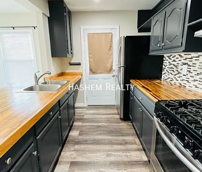 4000 Walker St — Photo 4