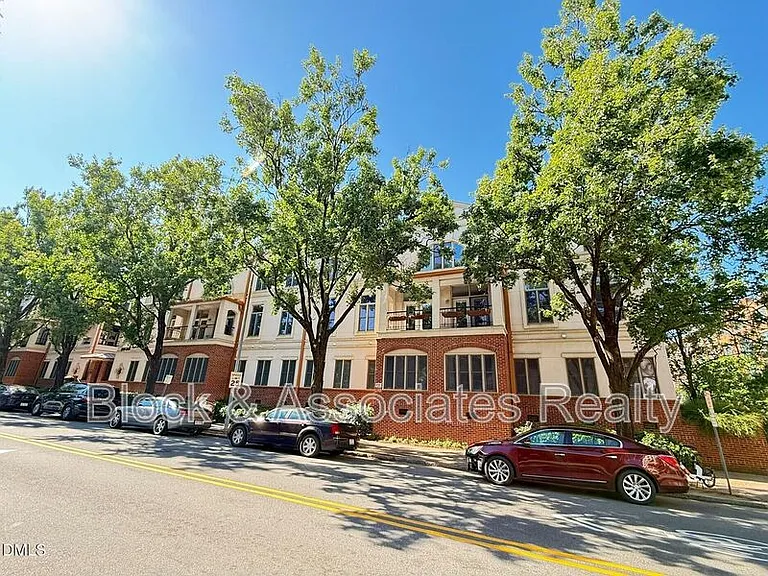 210 E Davie St — Photo 36