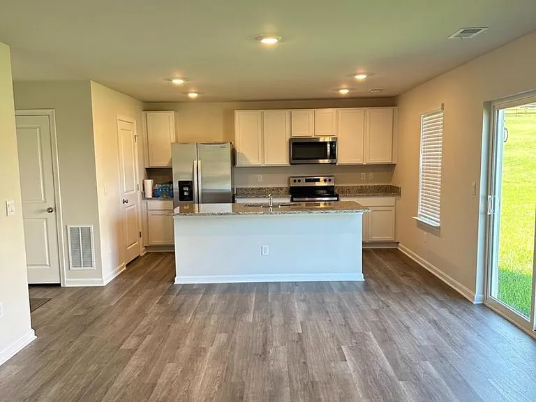 219 Centergate Dr — Photo 4