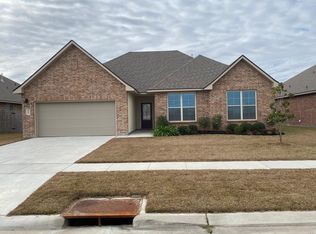 7585 Cherrybark Oak Dr, Gonzales, LA 70737