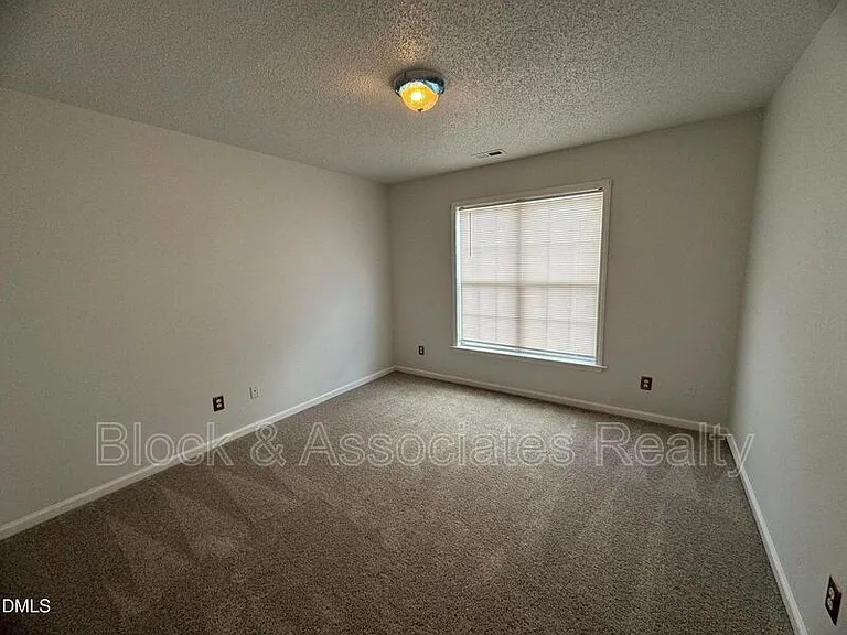 4804 Tanglewood Oaks St — Photo 10