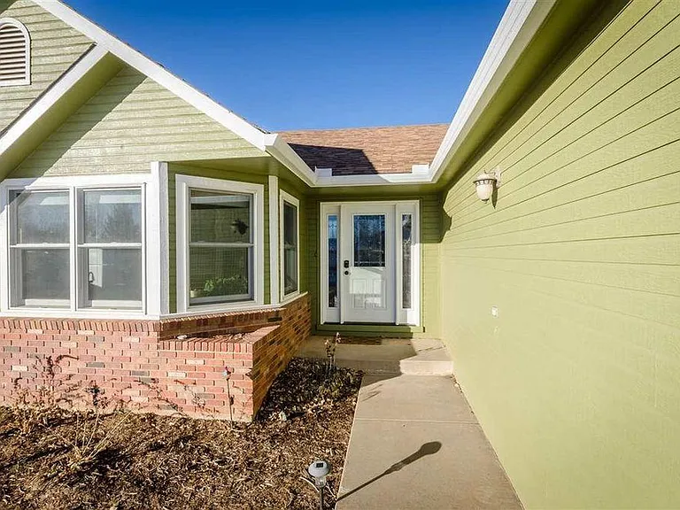 2121 Carrington Ct — Photo 2