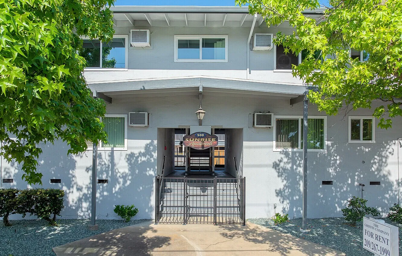 Sunrise Apartments — Photo 1