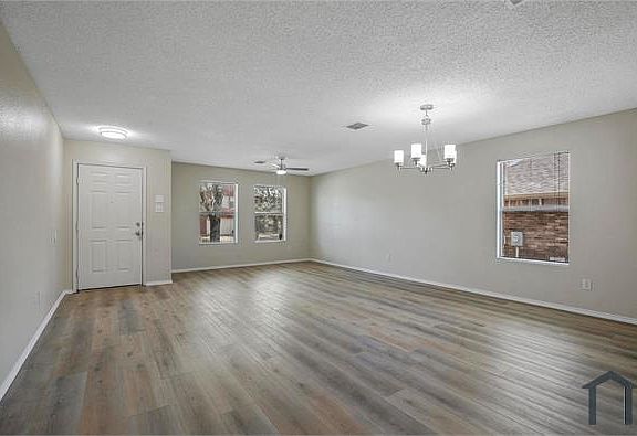 2nd image of 2628 Lake Meadow Dr