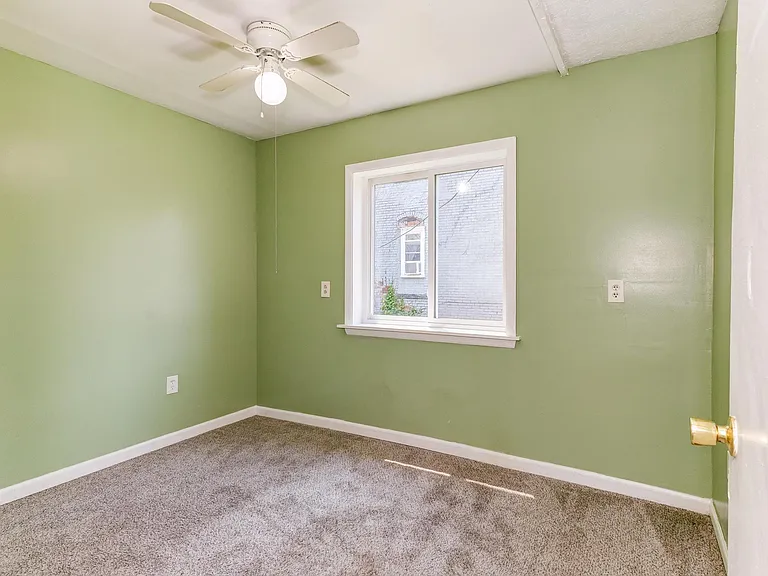 1052 3rd Ave #1 — Photo 4