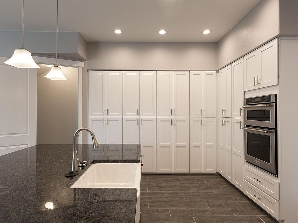 1028 Kitchen 2