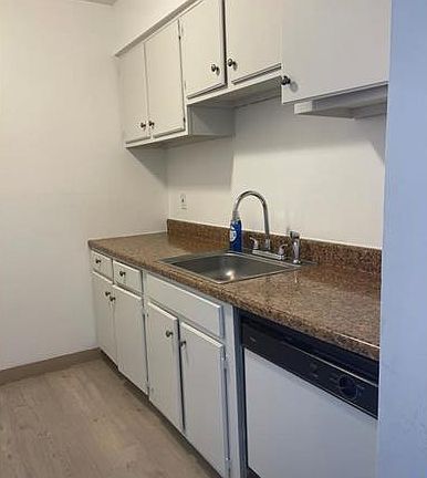 4th image of 2103 Baldwin Ln #2103