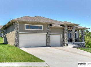 922 S 184th Ave, Elkhorn, NE 68022