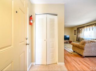 1202 Cricket Ln, Woodbridge, NJ 07095