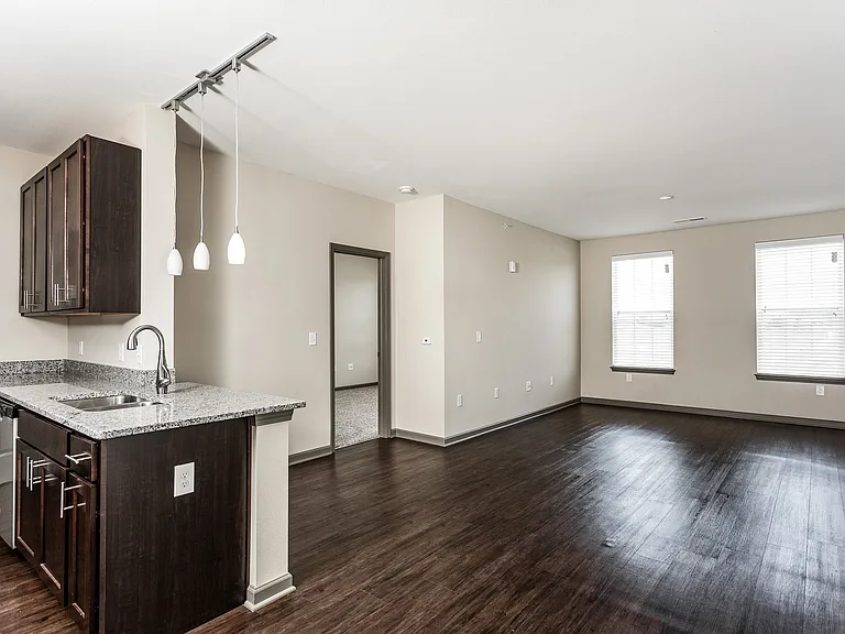 Bella Vista Apartments — Photo 11
