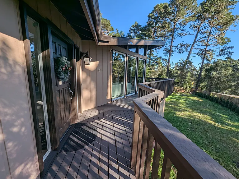 4059 Crest Rd — Photo 2