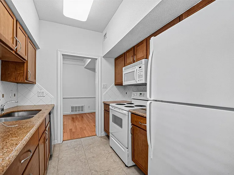2700 Revere St #112 — Photo 22