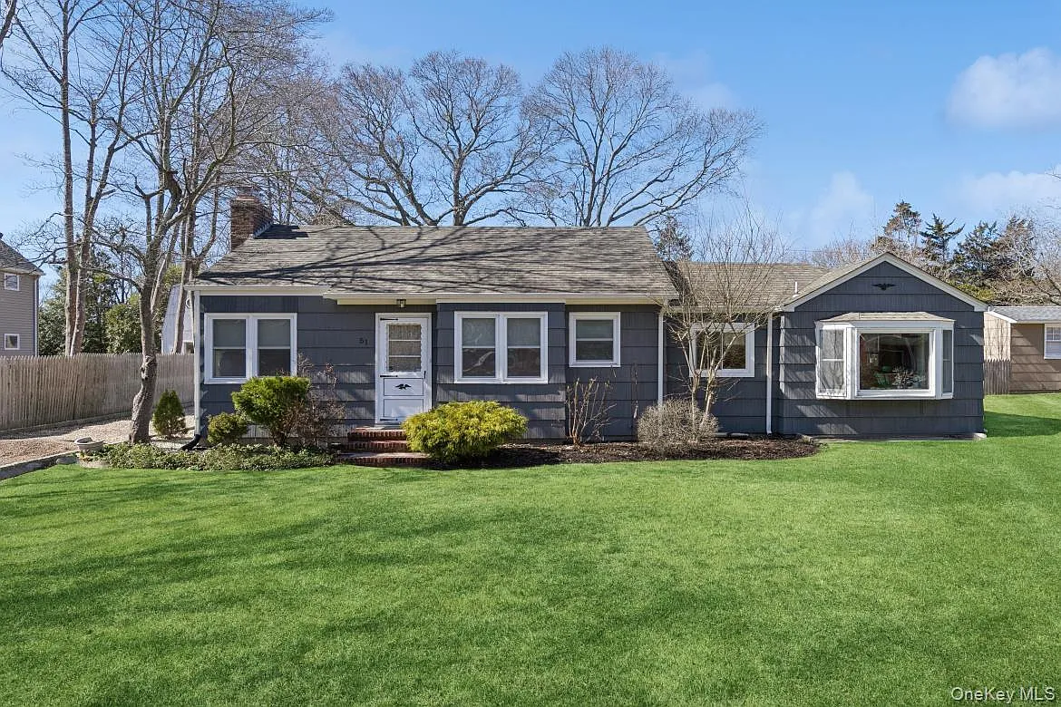51 Lockitt Drive photo 1