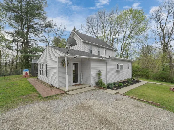 122 E 1st St, The Plains, OH 45780
