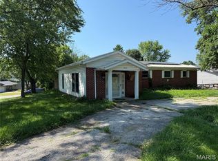 3902 Lexington Dr, Saint Charles, MO 63304