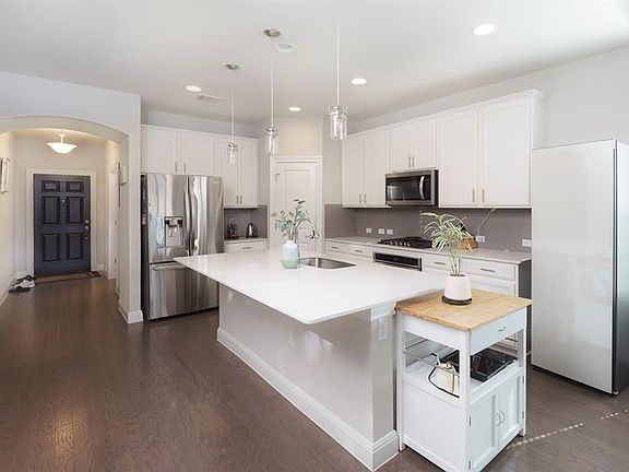 4th image of 9808 Quercia Dr