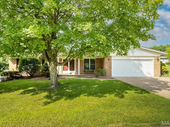 3117 Sussex Dr, Saint Charles, MO 63301