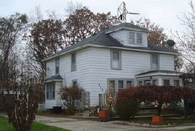 1st image of 215 Campbell St