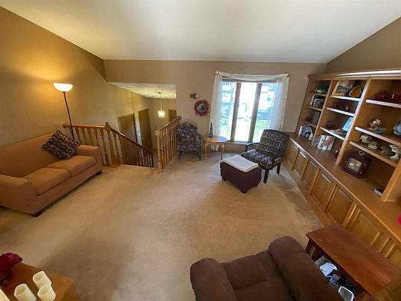 4th image of 845 22nd St NE