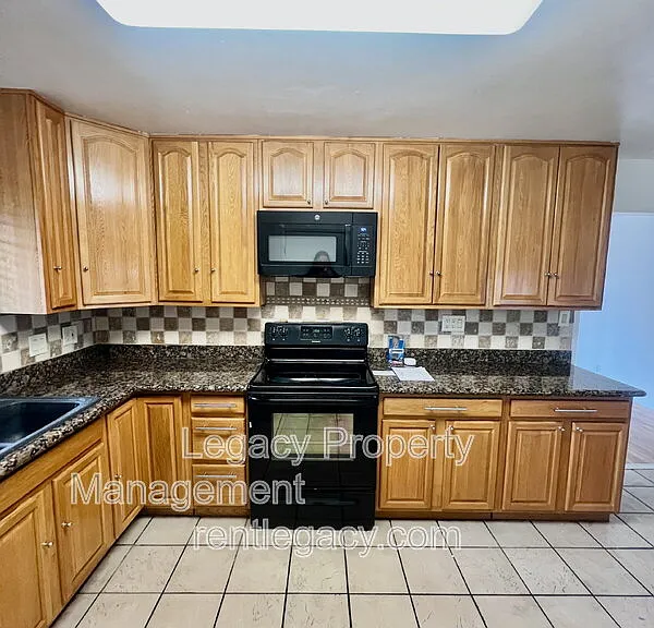 280 Markham Ave — Photo 19