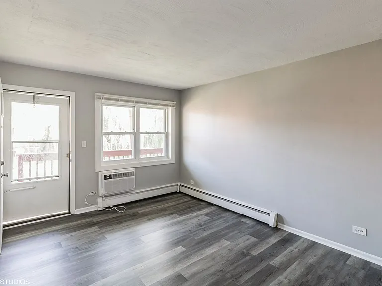 Palatine Park Apartments — Photo 6