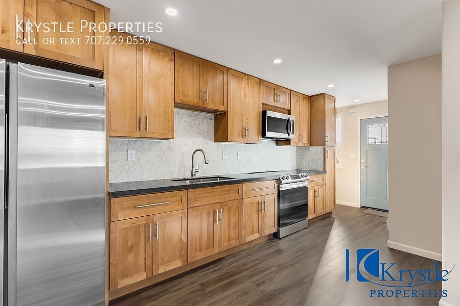 1st image of 471 McGrue Cir Unit 1