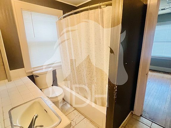 5th image of 807 W York Ave