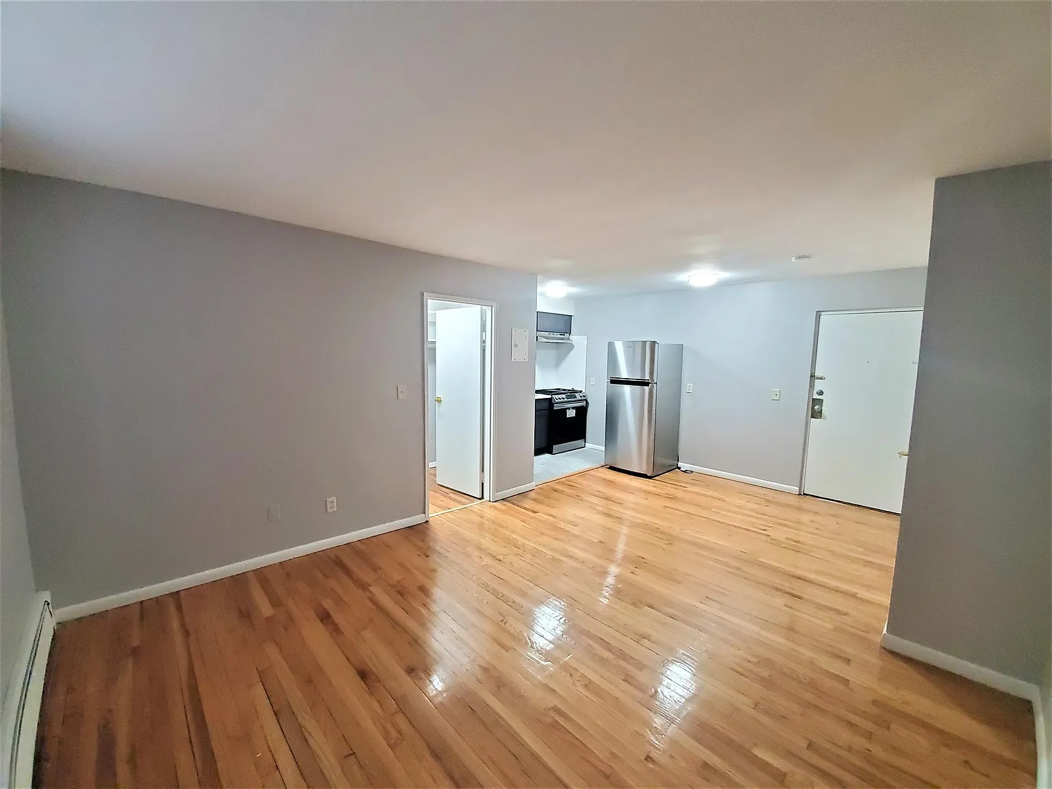 2 bed, 900 sqft, $2,000 — Photo 2