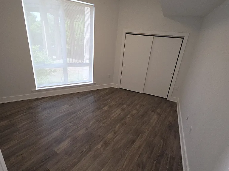 403 7th St #305 — Photo 9