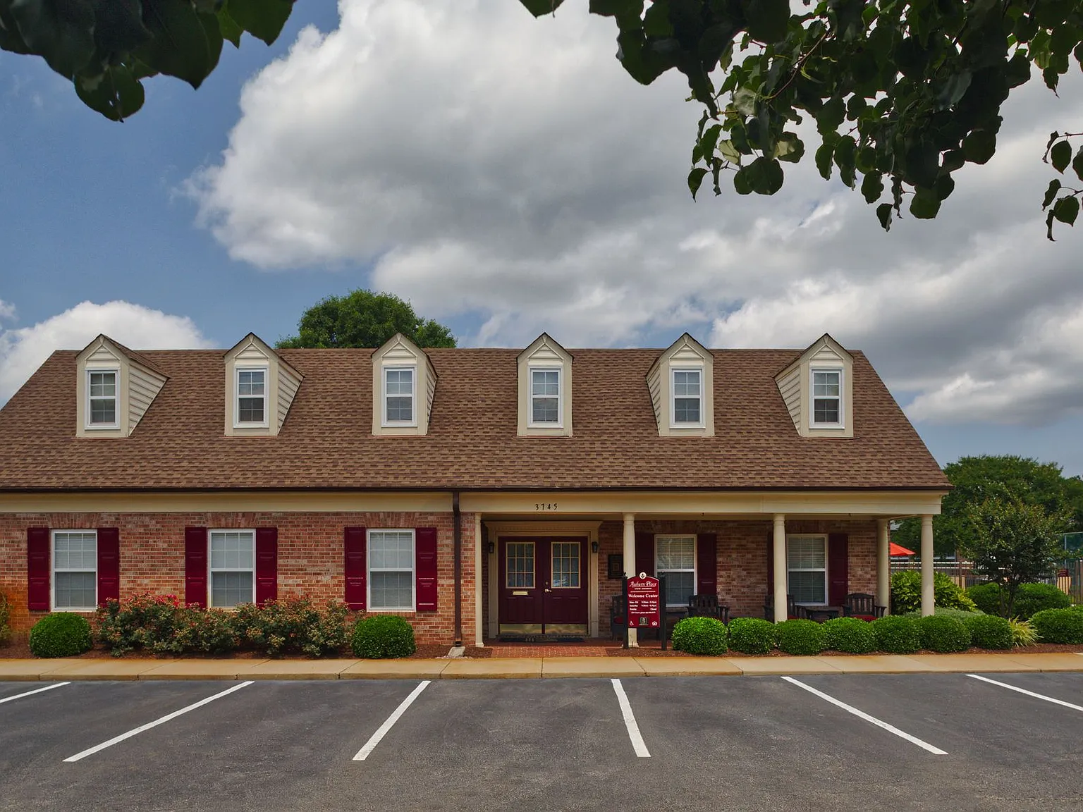 Auburn Place Apartments — Photo 3