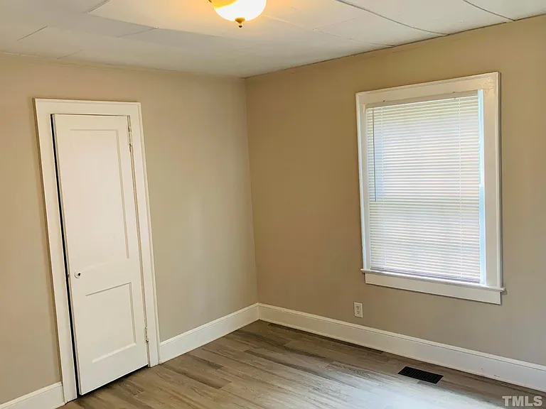 203 Hillsborough Rd — Photo 9