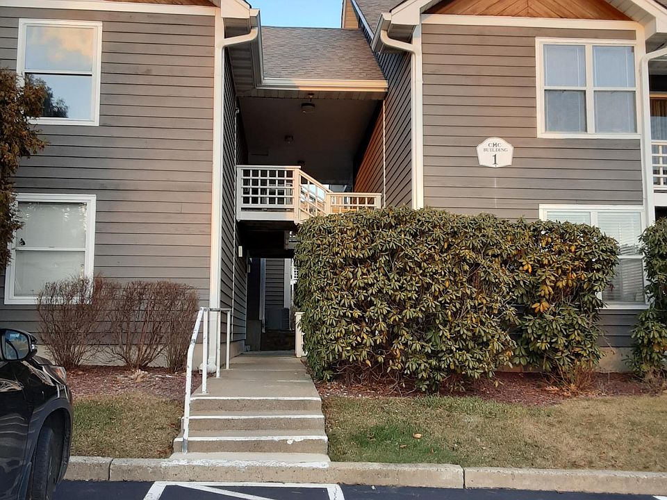 1st image of 104 Continental Dr #4