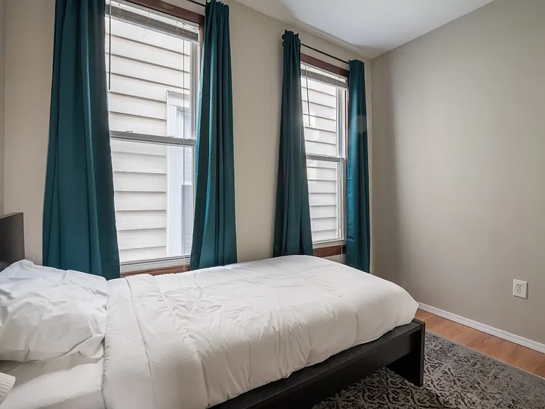 2010 S Loomis St #1 — Photo 13