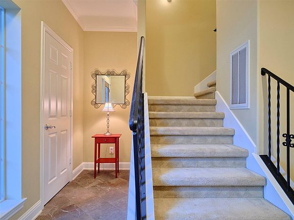 3rd image of 704 Reinicke St
