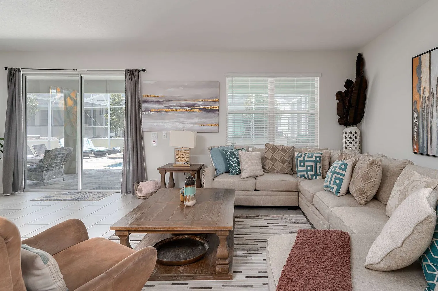 7 bed, 5.0 bath, 4014 sqft, $6,349 — Photo 4