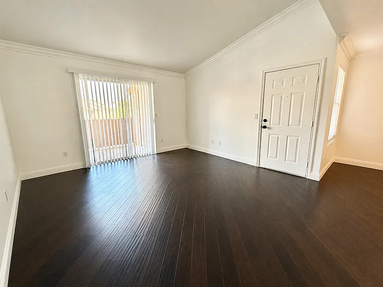 1150 N Buffalo Dr #2011 — Photo 3