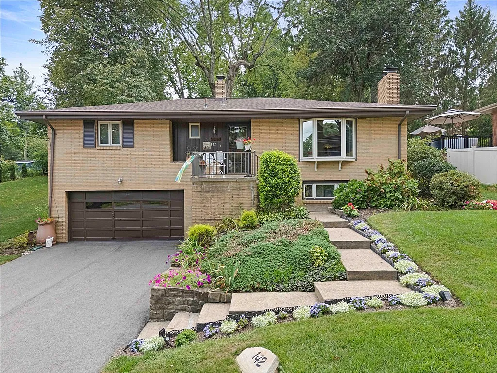 142 Wiltshire Dr photo 1