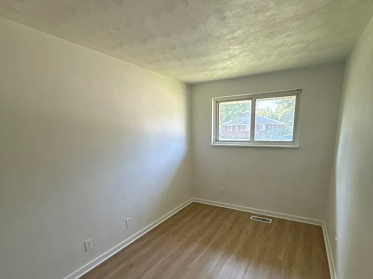 2200 Yorkshire Pl — Photo 9
