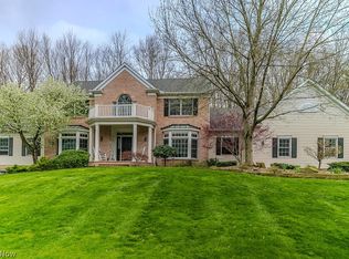 8600 Tamarack Trl, Chagrin Falls, OH 44023
