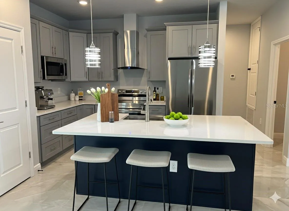 4 bed, 2.5 bath, 1686 sqft, $2,000 — Photo 2