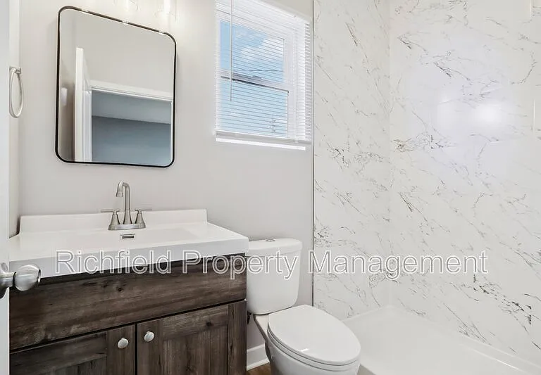 2034A E Maryland St — Photo 35