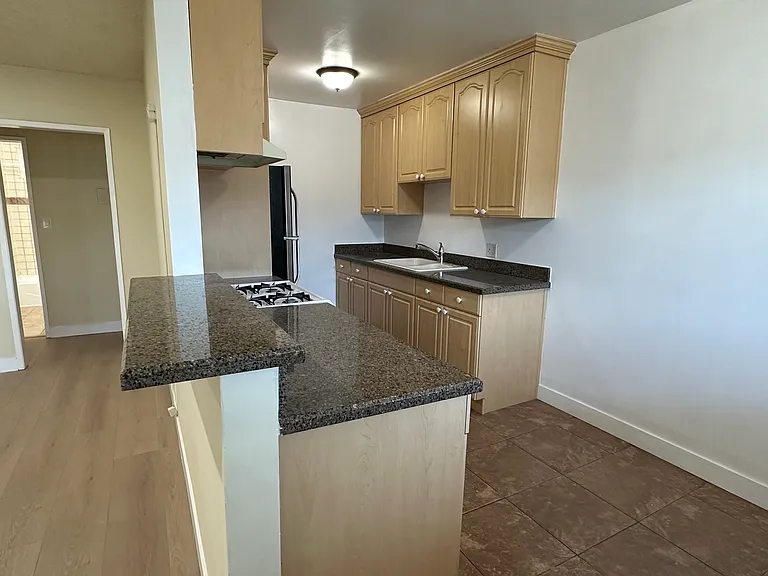454 Riverdale Dr #7 — Photo 2