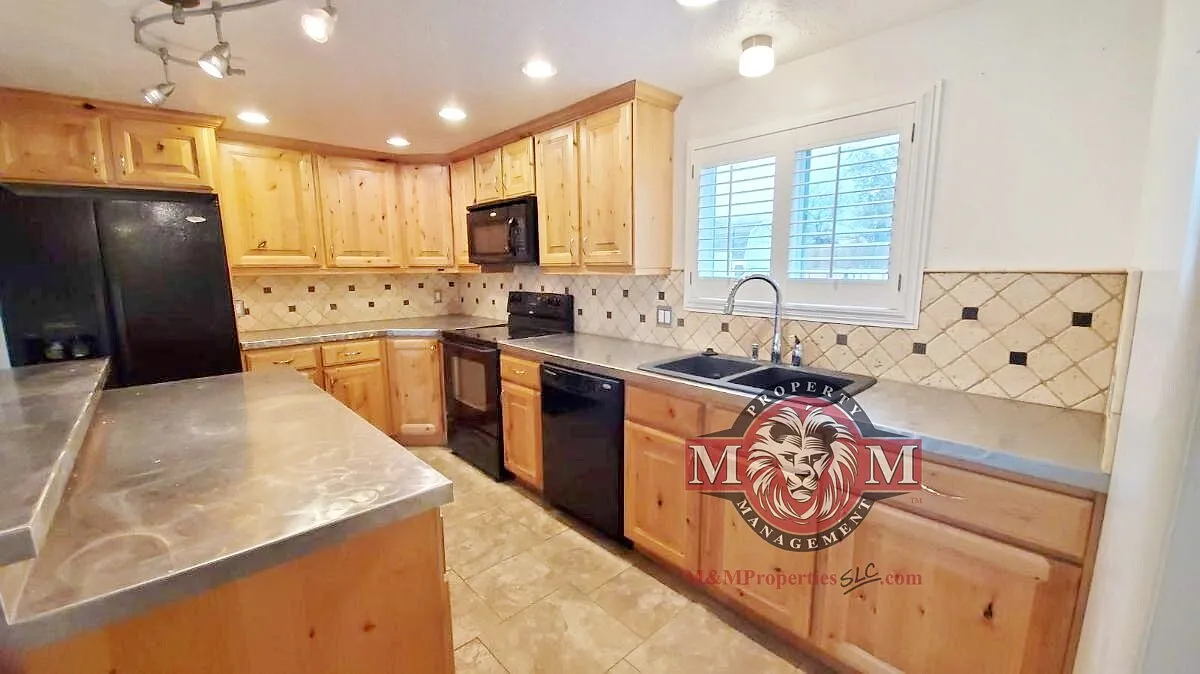 3 bed, 1708 sqft, $2,295 — Photo 4