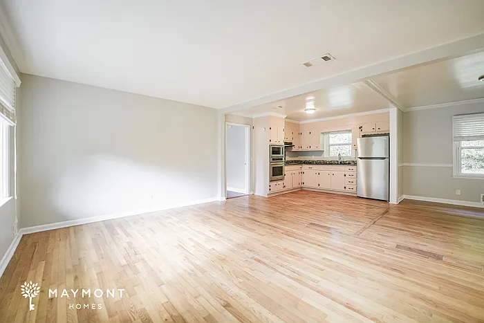 6197 Castlewood Dr — Photo 5