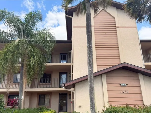 7360 Saint Ives Way APT 2205, Naples, FL 34104