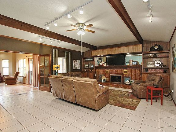 4th image of 10109 Saint Helens Dr